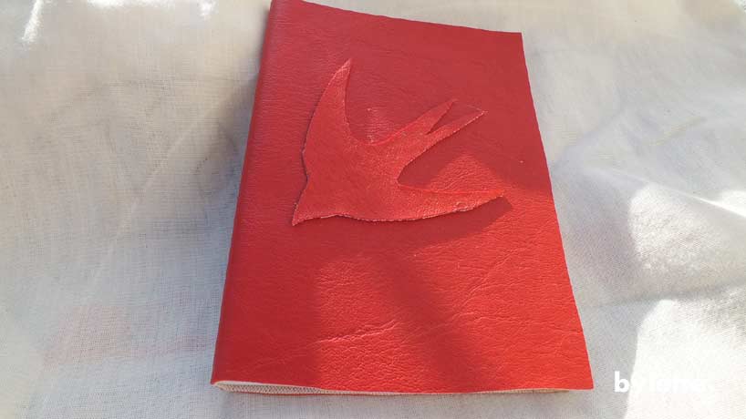 Carnet en skaï artisanal hirdondelle rouge